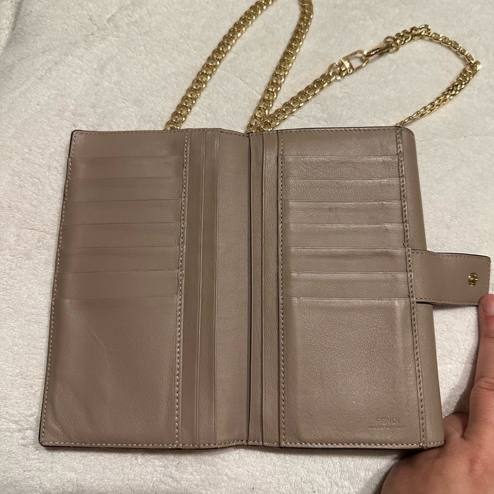 🔥EUC FENDI PEEKABOO WALLET ON CHAIN - Picture 7 of 13
